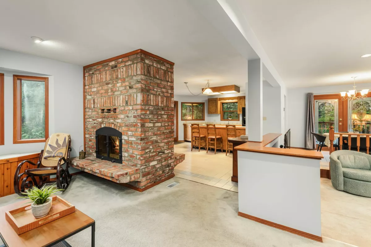Breakfast Nook Photo of 9249 Pinetree Lane, Whistler, BC