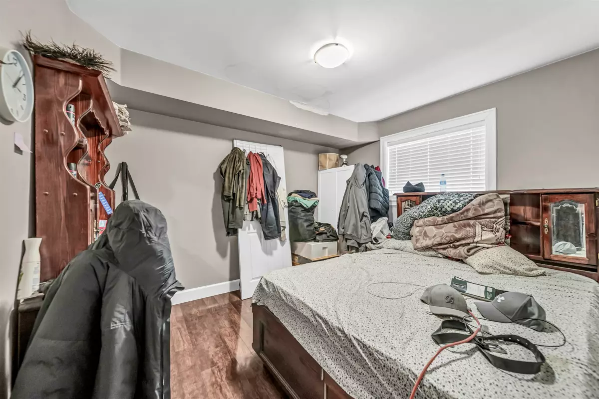 Entry Foyer Photo of 12101 84 Avenue, Surrey, BC