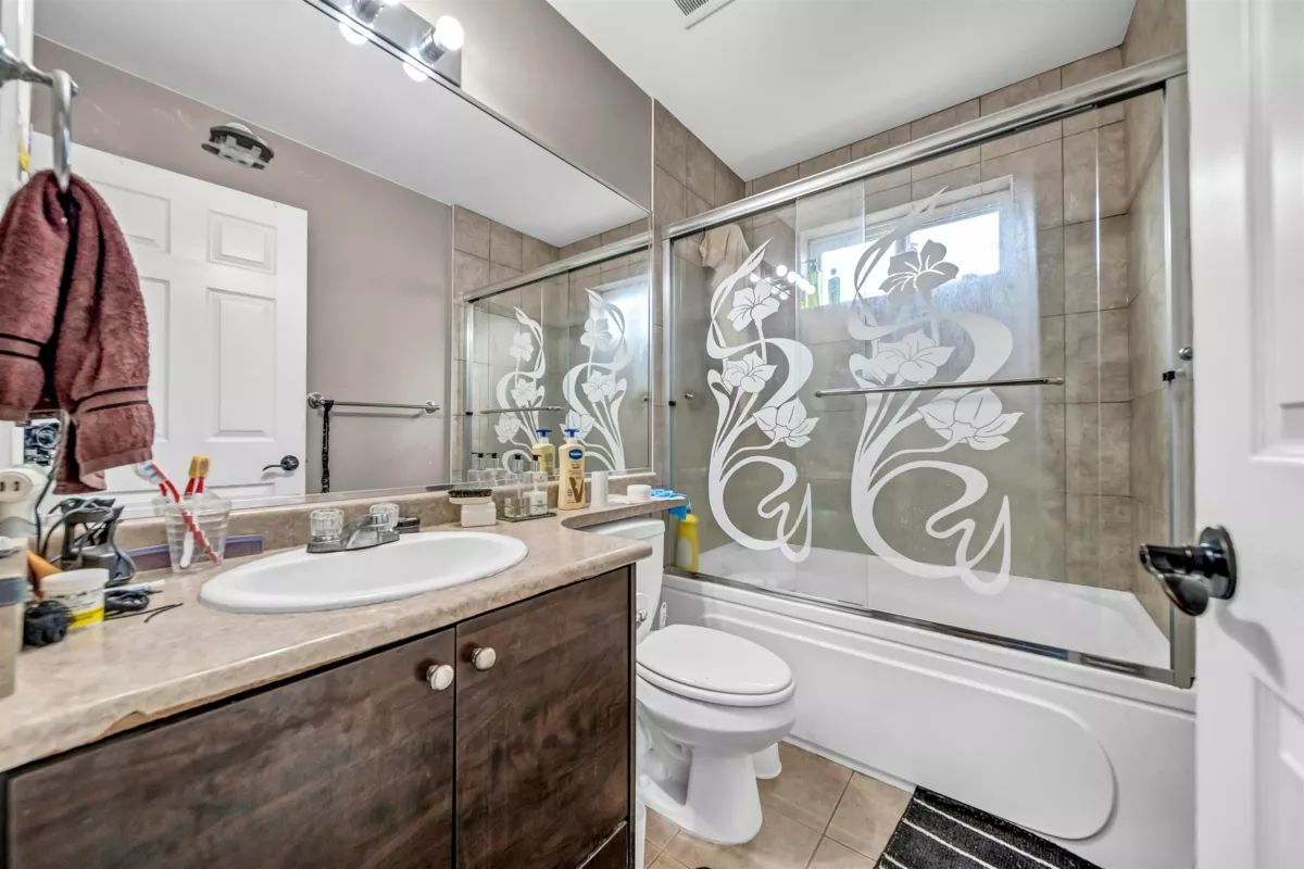 Hallway Photo of 12101 84 Avenue, Surrey, BC