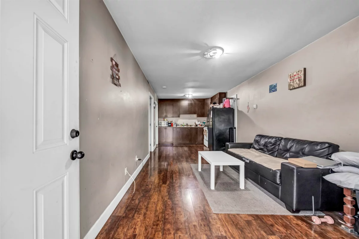 Staircase Photo of 12101 84 Avenue, Surrey, BC