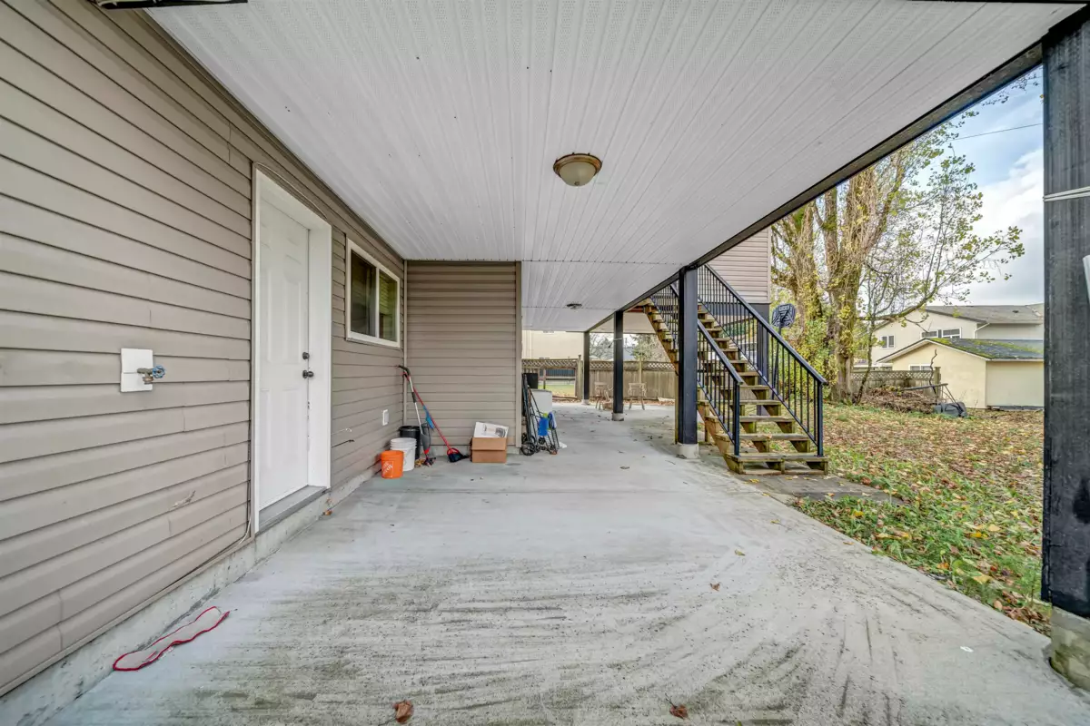 Swimming Pool Photo of 12101 84 Avenue, Surrey, BC