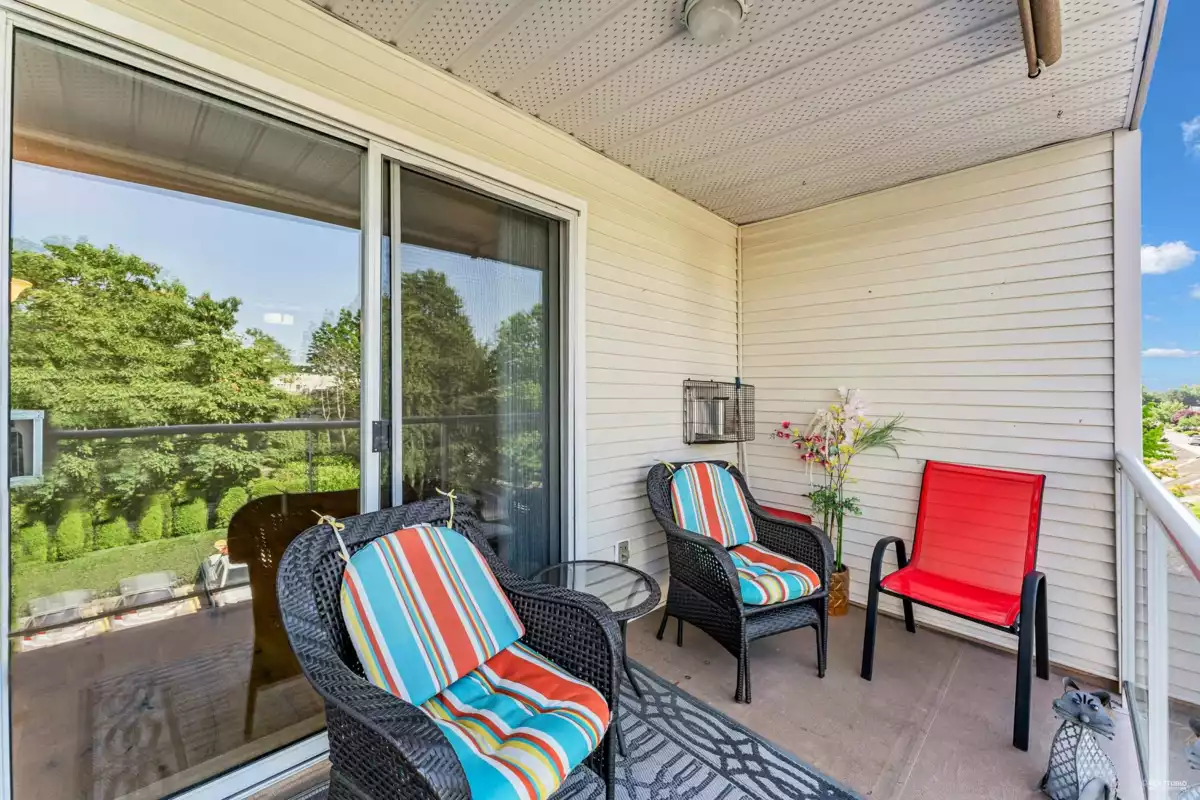 Laundry Room Photo of 302 4758 53 Street, Delta, BC