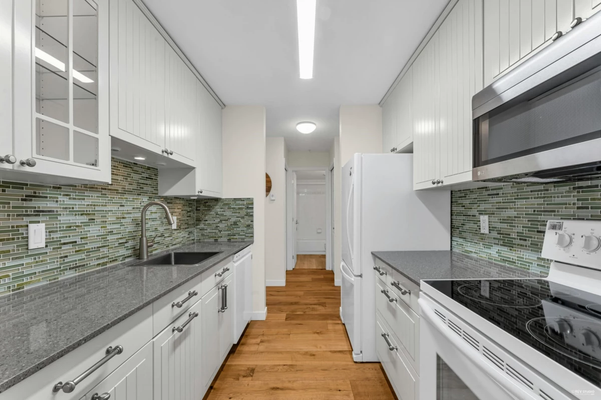 Primary Bathroom Photo of 302 4758 53 Street, Delta, BC