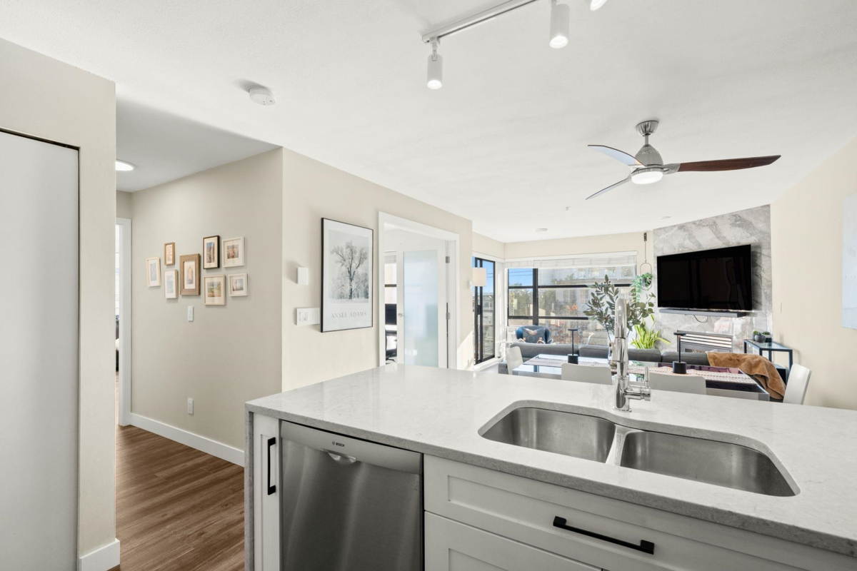 Breakfast Nook Photo of 410 124 W 3rd Street, North Vancouver, BC