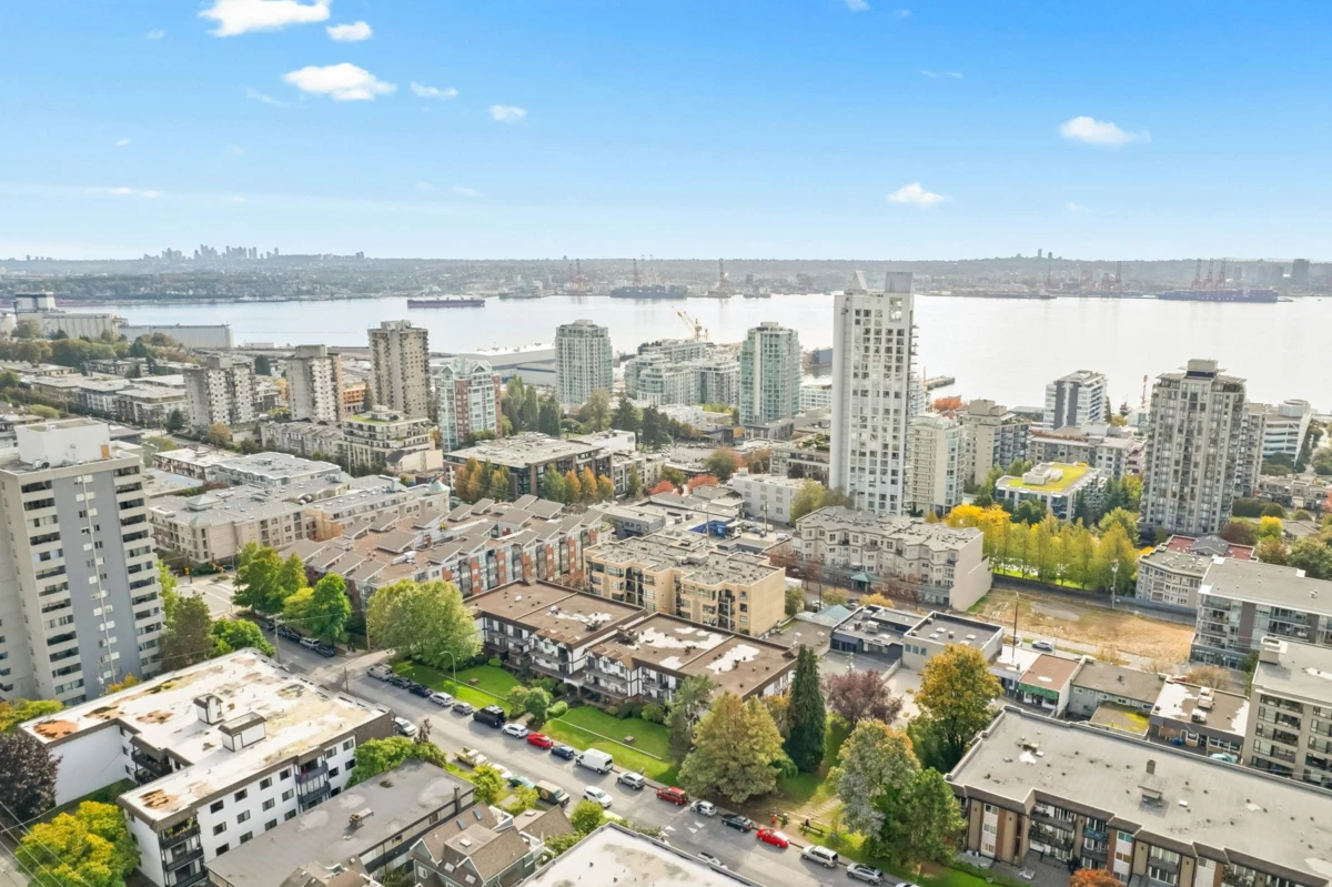 Entry Foyer Photo of 410 124 W 3rd Street, North Vancouver, BC