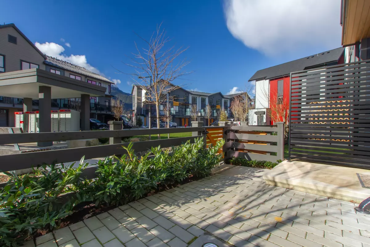 Dining Area Photo of 38045 Keel Way, Squamish, BC