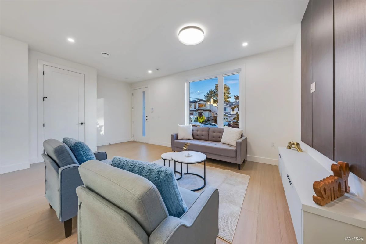 Dining Area Photo of 2 4211 Graveley Street, Burnaby, BC