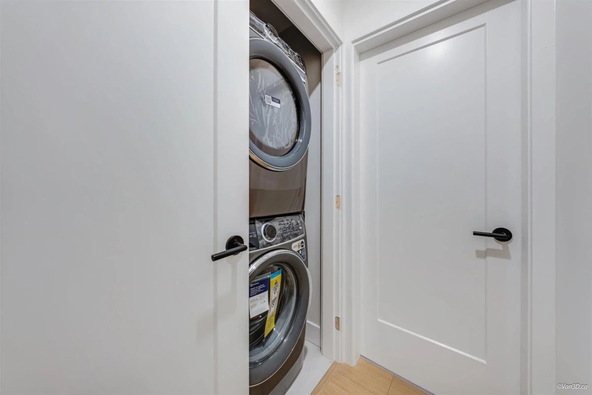 Entry Foyer Photo of 2 4211 Graveley Street, Burnaby, BC