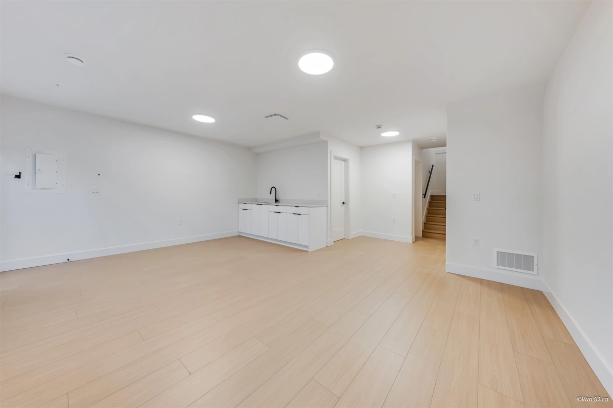 Garden / Landscaping Photo of 2 4211 Graveley Street, Burnaby, BC