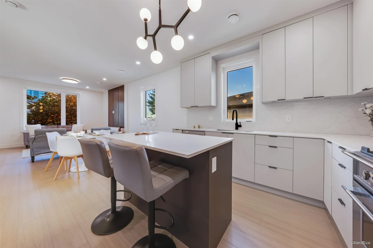 Walk-In Closet Photo of 2 4211 Graveley Street, Burnaby, BC