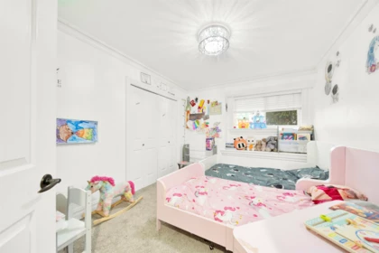 Laundry Room Photo of 9467 163 Street, Surrey, BC