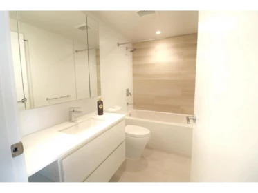 1607 13615 Fraser Highway, Surrey, BC
