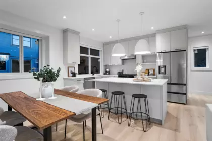 Kitchen Island Photo of 1 33586 Huggins Avenue, Abbotsford, BC