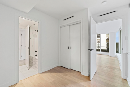 Powder Room Photo of 505 1180 Broughton Street, Vancouver, BC