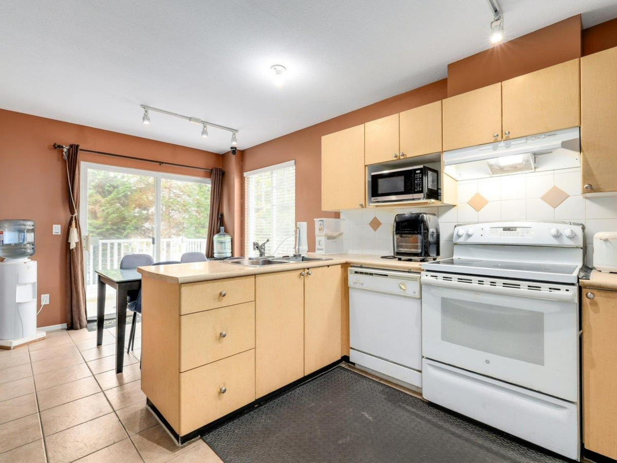 Kitchen Island Photo of 96 12110 75a Avenue, Surrey, BC