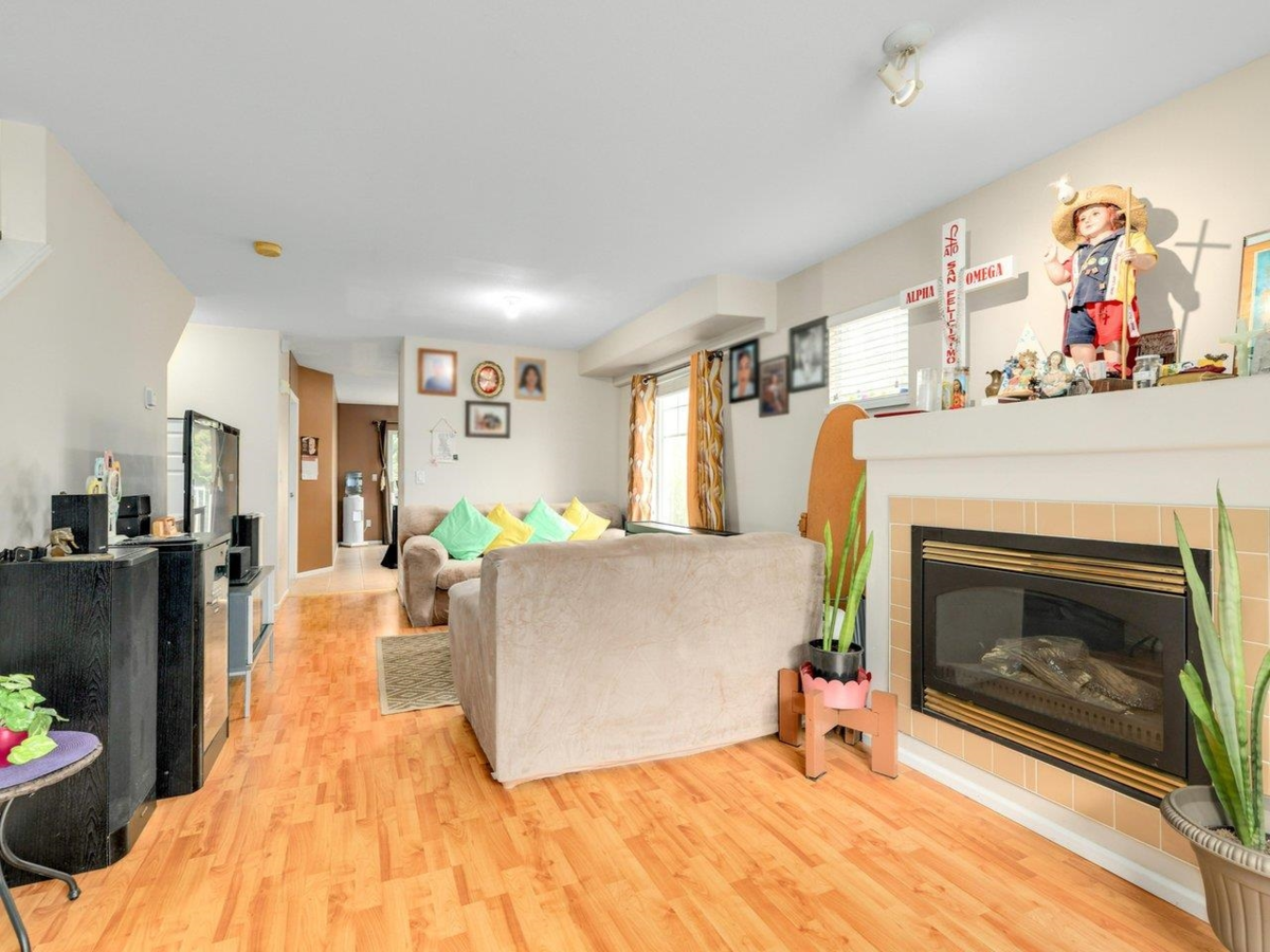 Kitchen Photo of 96 12110 75a Avenue, Surrey, BC