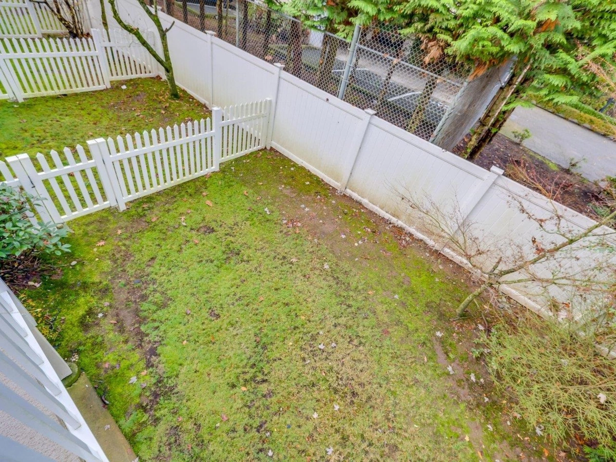 Mudroom Photo of 96 12110 75a Avenue, Surrey, BC