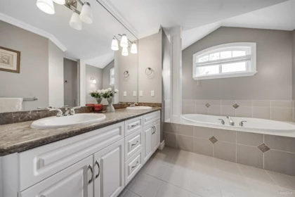 Entry Foyer Photo of 15828 Somerset Place, Surrey, BC