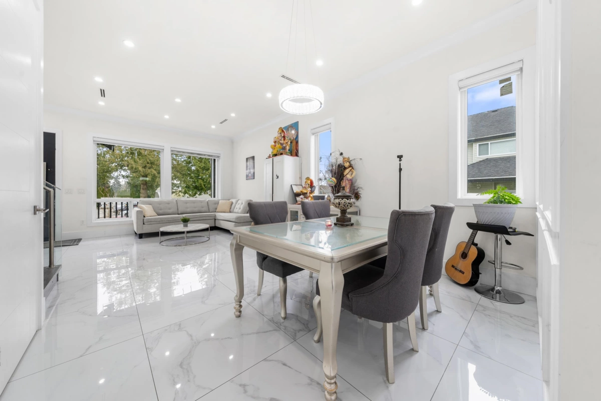 Breakfast Nook Photo of 6021 128a Street, Surrey, BC