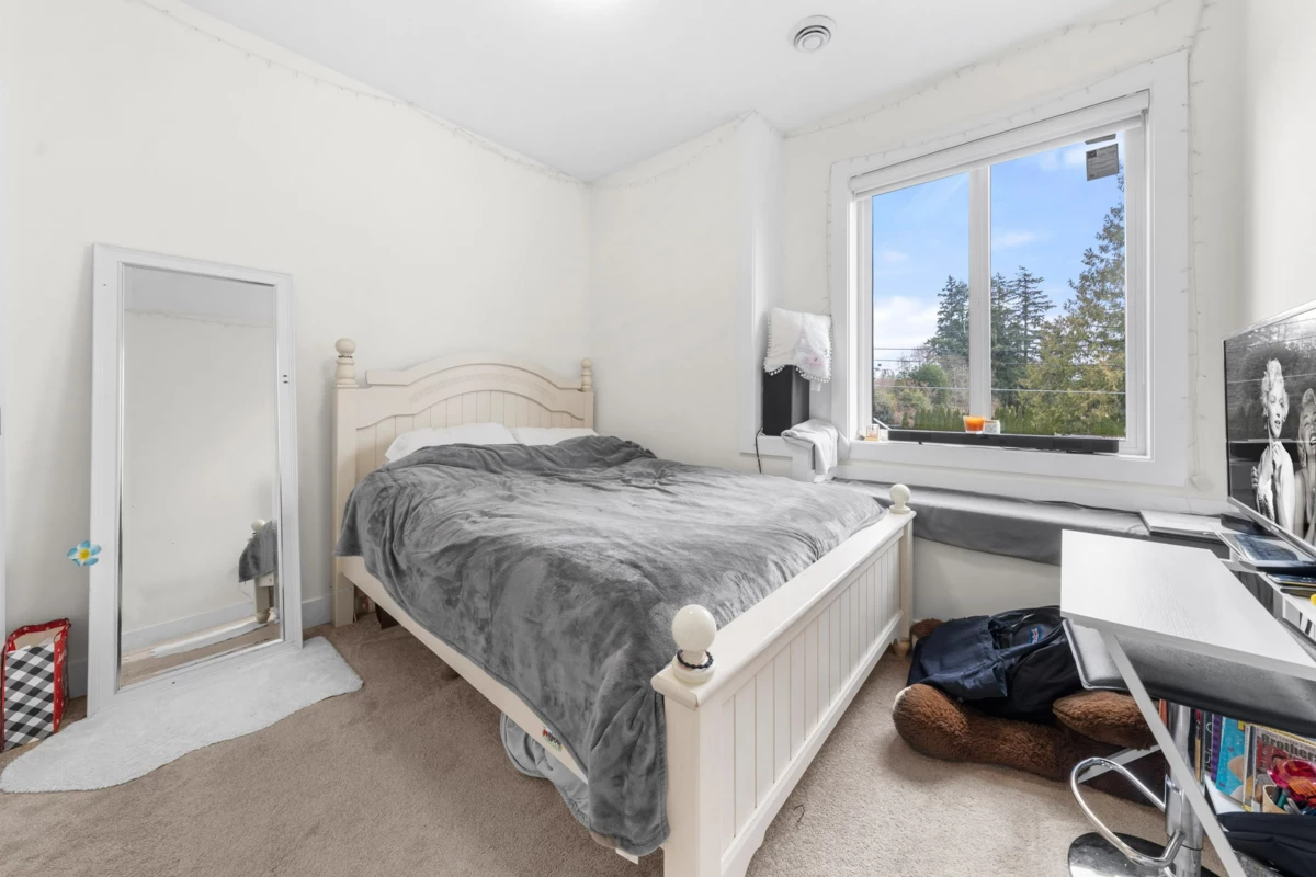 Hallway Photo of 6021 128a Street, Surrey, BC