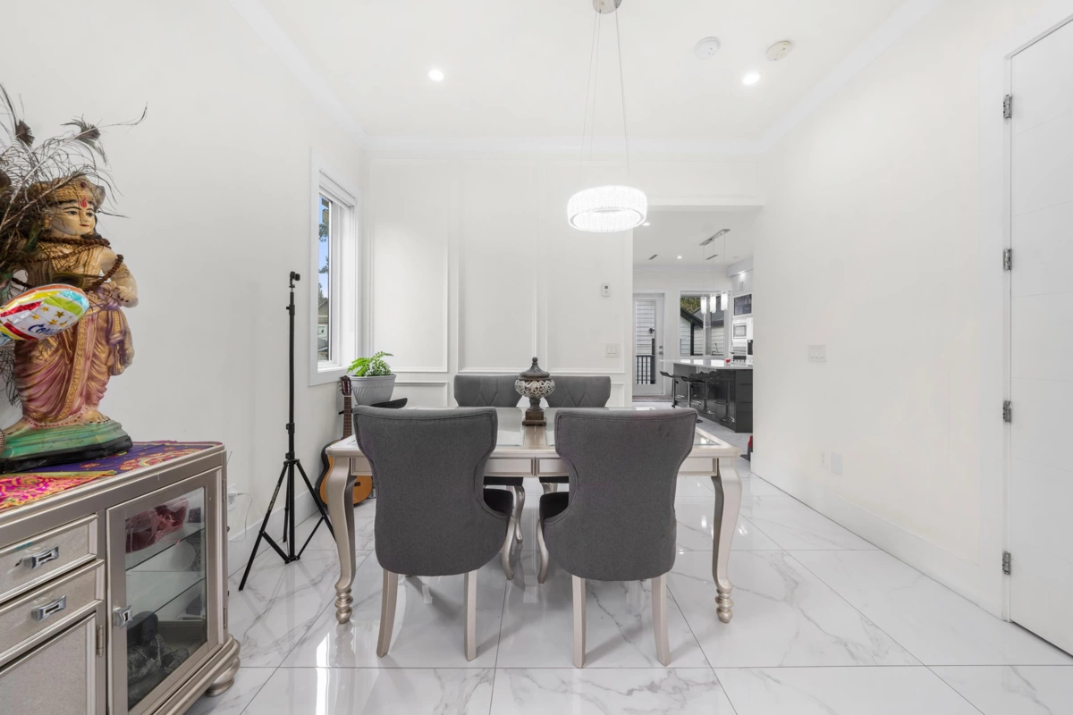 Kitchen Island Photo of 6021 128a Street, Surrey, BC