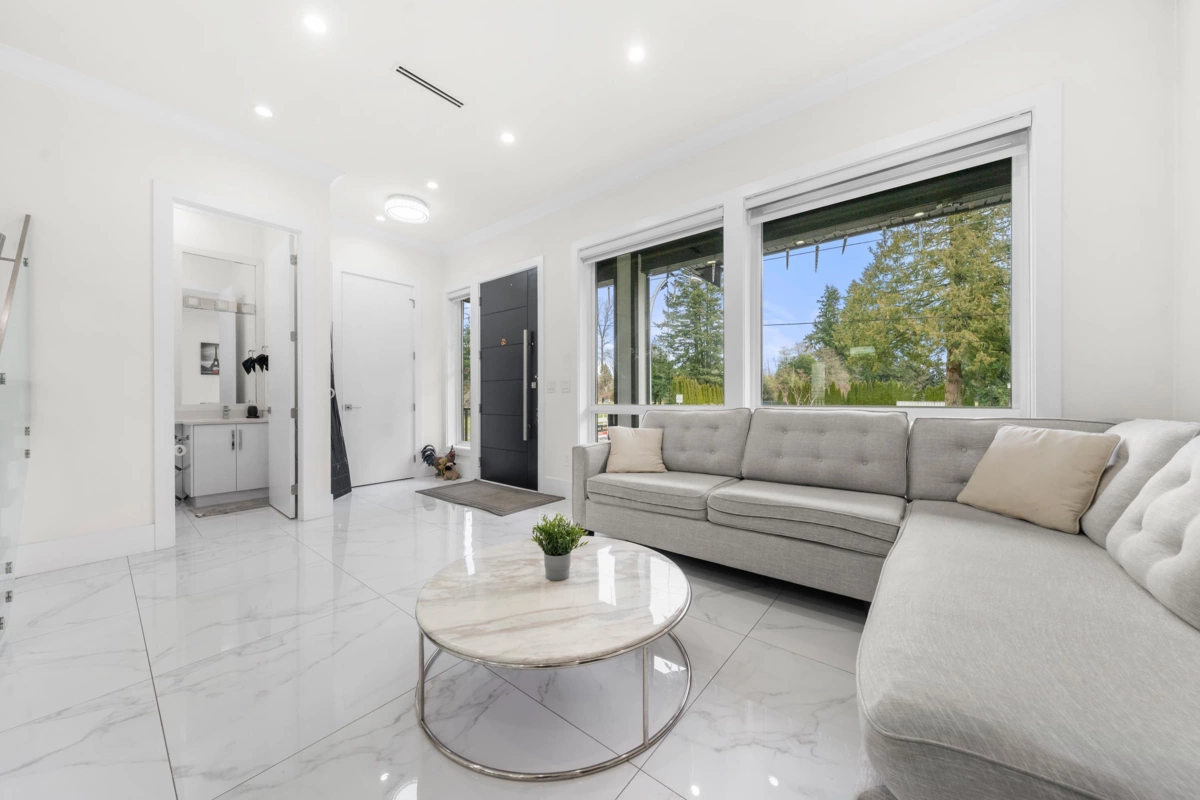 Kitchen Photo of 6021 128a Street, Surrey, BC