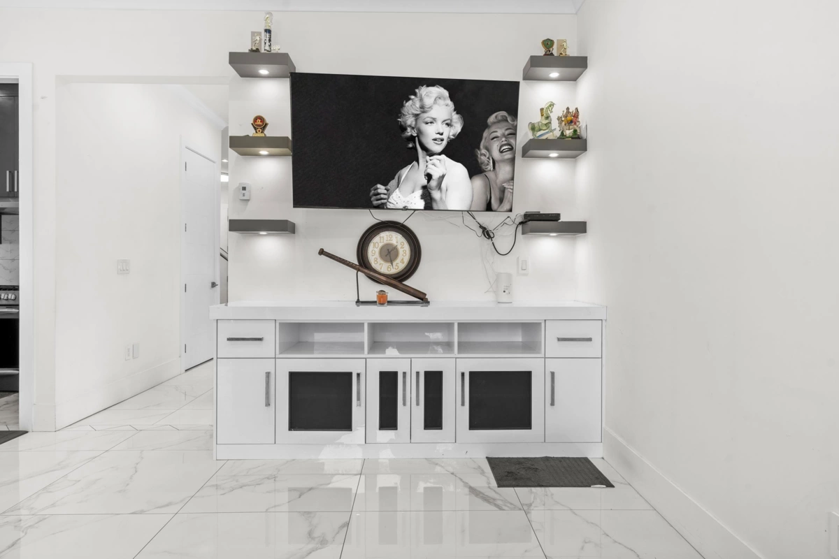 Laundry Room Photo of 6021 128a Street, Surrey, BC