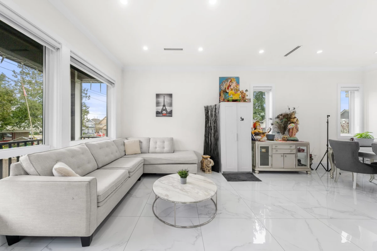 Living Room Photo of 6021 128a Street, Surrey, BC