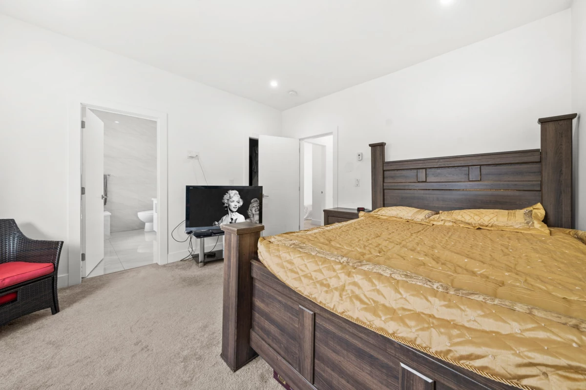 Swimming Pool Photo of 6021 128a Street, Surrey, BC