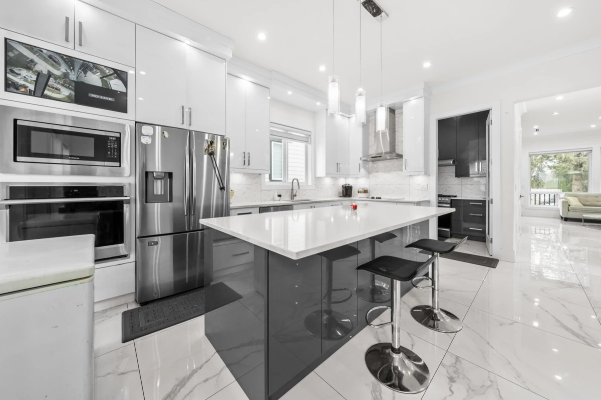 Walk-In Closet Photo of 6021 128a Street, Surrey, BC