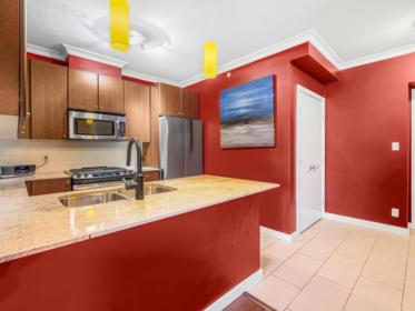 403 280 Ross Drive, New Westminster, BC, New Westminster — Apartment/Condo for sale