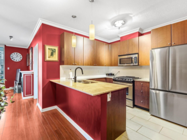 403 280 Ross Drive, New Westminster, BC, New Westminster — Apartment/Condo for sale