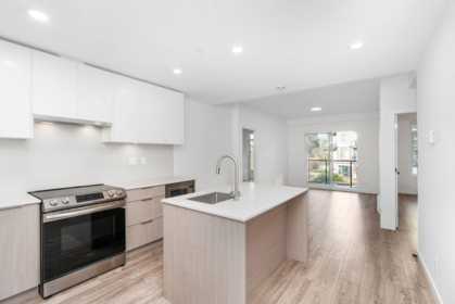 209 13969 96 Avenue, Surrey, BC, Surrey — Apartment/Condo for sale
