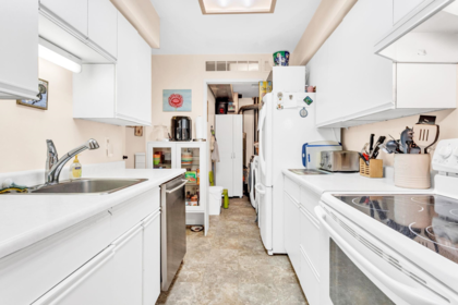Walk-In Closet Photo of 822 34909 Old Yale Road, Abbotsford, BC