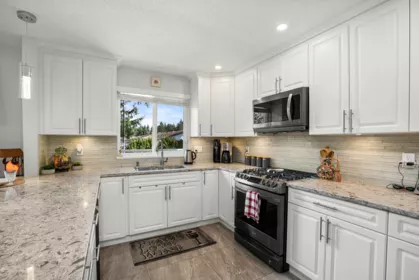 2821 Commonwealth Street, Port Coquitlam, BC