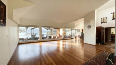 Kitchen Island Photo of 6648 Marine Drive, West Vancouver, BC