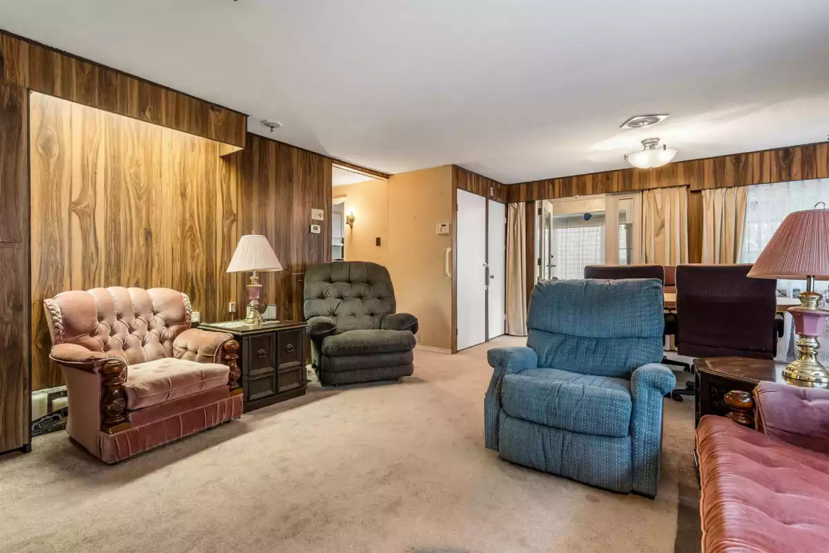 Breakfast Nook Photo of 363 Pine Street, Cultus Lake, BC