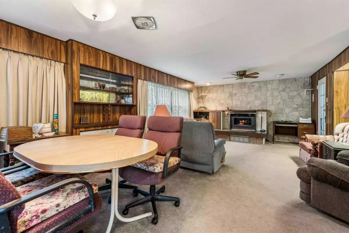 Kitchen Photo of 363 Pine Street, Cultus Lake, BC