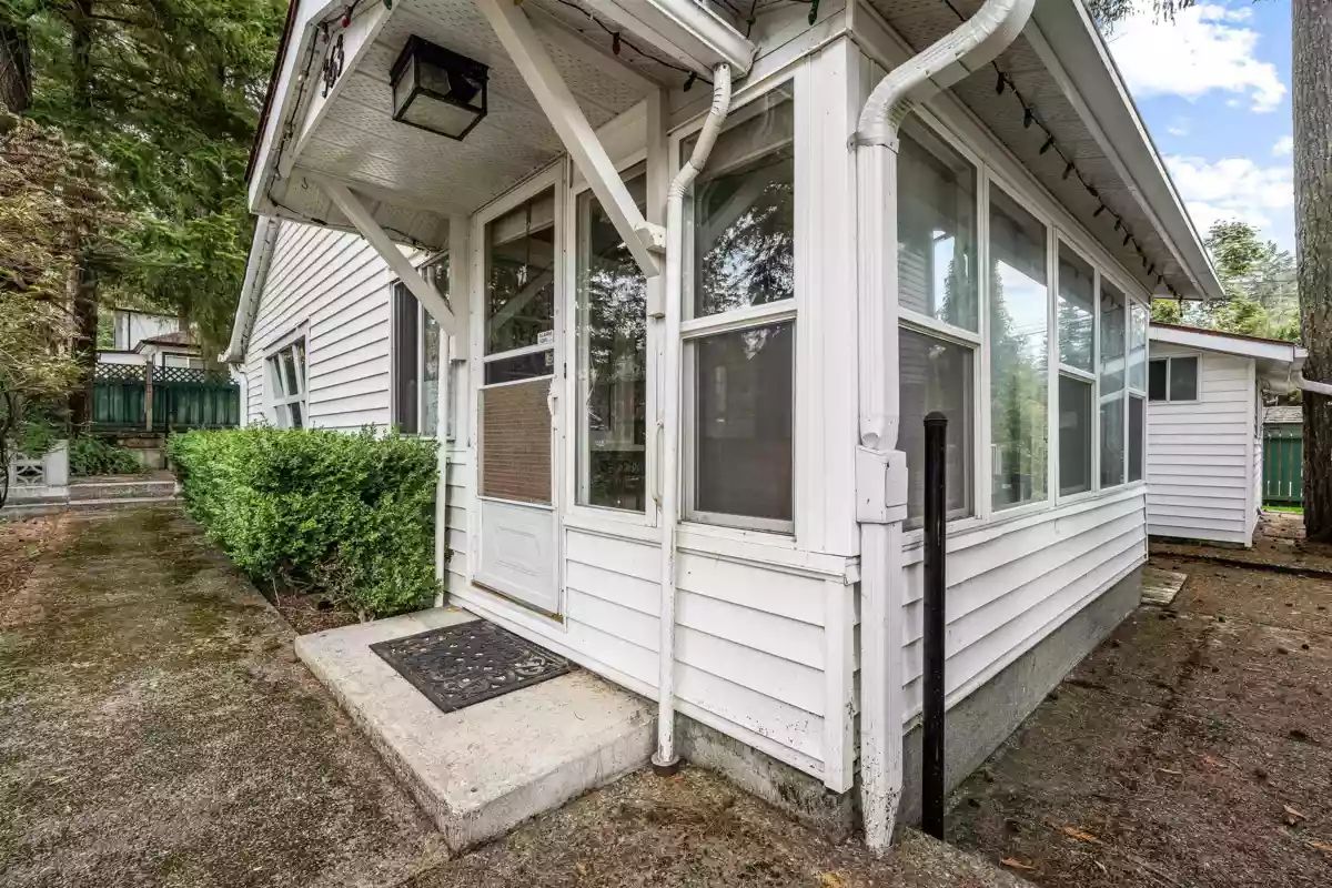 Living Room Photo of 363 Pine Street, Cultus Lake, BC