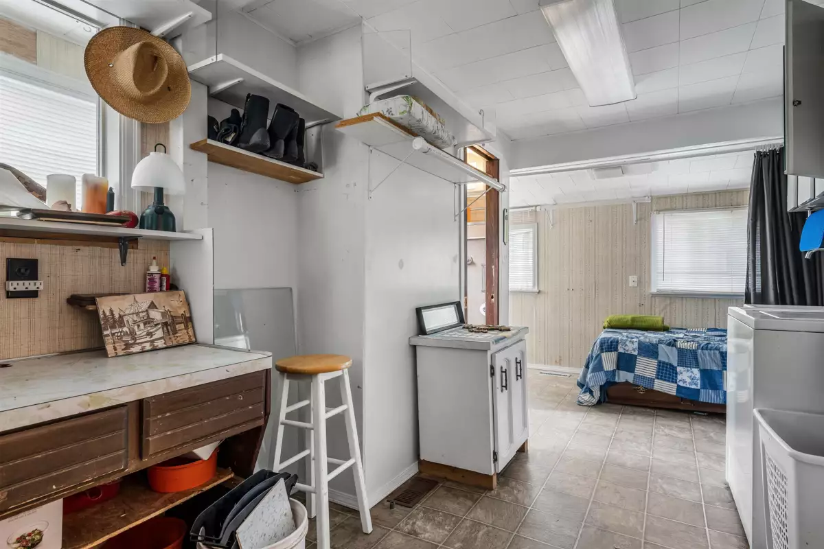 Office / Den Photo of 363 Pine Street, Cultus Lake, BC