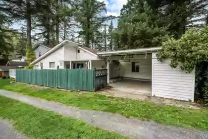 Outdoor Deck Photo of 363 Pine Street, Cultus Lake, BC