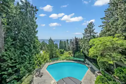 Family Room Photo of 4668 Clovelly Walk, West Vancouver, BC