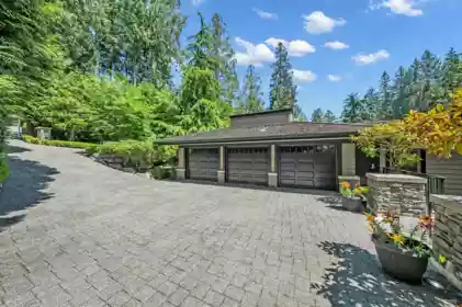 Mudroom Photo of 4668 Clovelly Walk, West Vancouver, BC