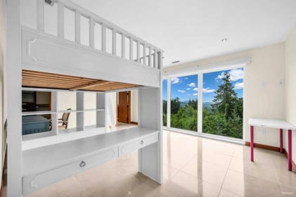 Staircase Photo of 518 Ballantree Place, West Vancouver, BC