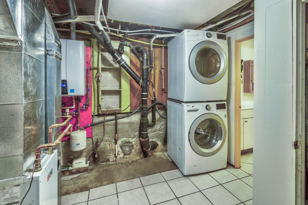 Entry Foyer Photo of 4312 Georgia Street, Burnaby, BC