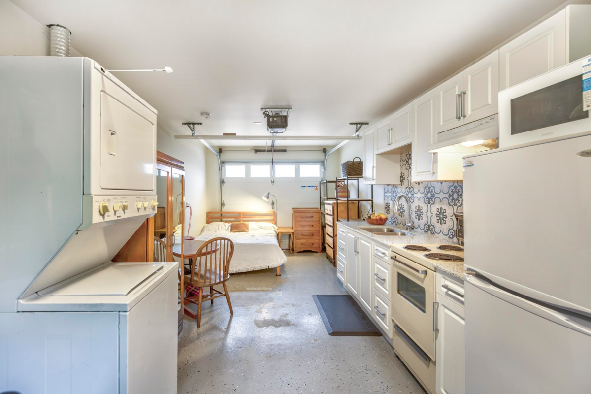 Hallway Photo of 4312 Georgia Street, Burnaby, BC