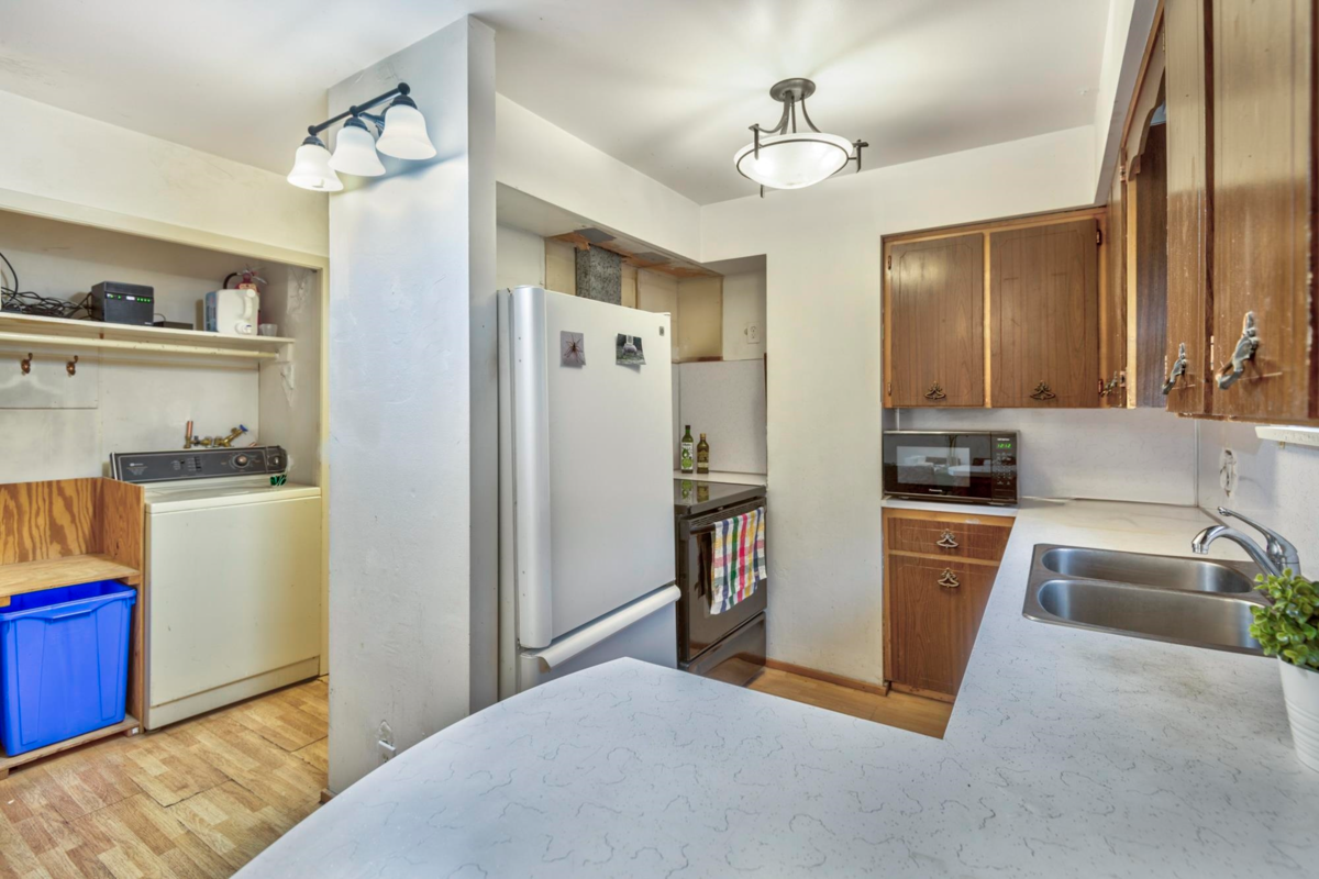 Kitchen Island Photo of 4312 Georgia Street, Burnaby, BC
