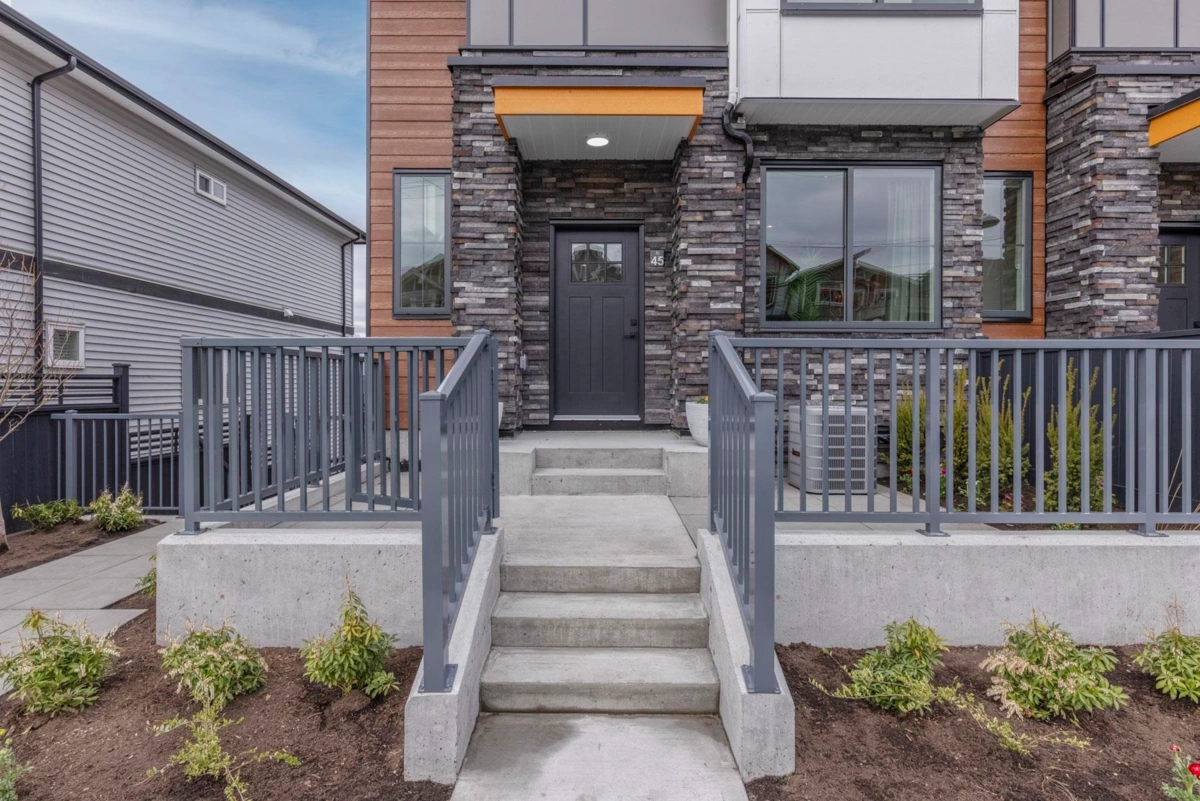 Kitchen Photo of 16 6035 141 Street, Surrey, BC