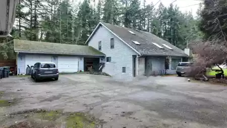 20108 32 Avenue, Langley, BC, Brookswood Langley — 5 bed single family residence for sale