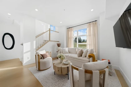 Breakfast Nook Photo of 48 32929 Cherry Avenue, Mission, BC